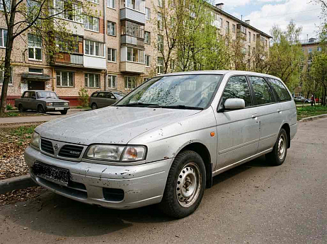 Nissan Avenir